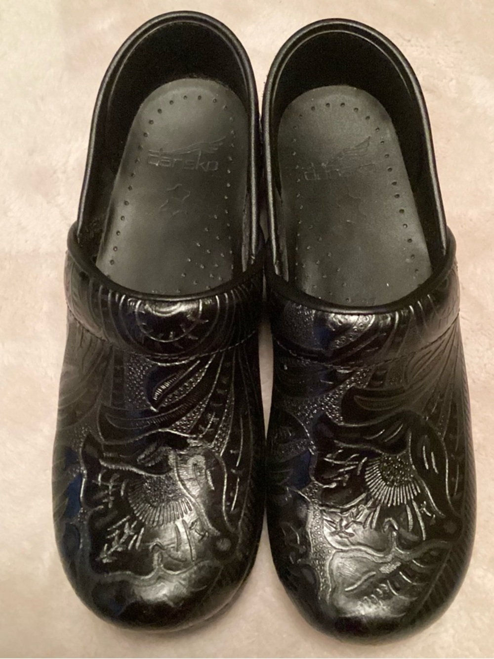 Dansko NWOB Hand-Tooled Black Leather Clogs - Size 37